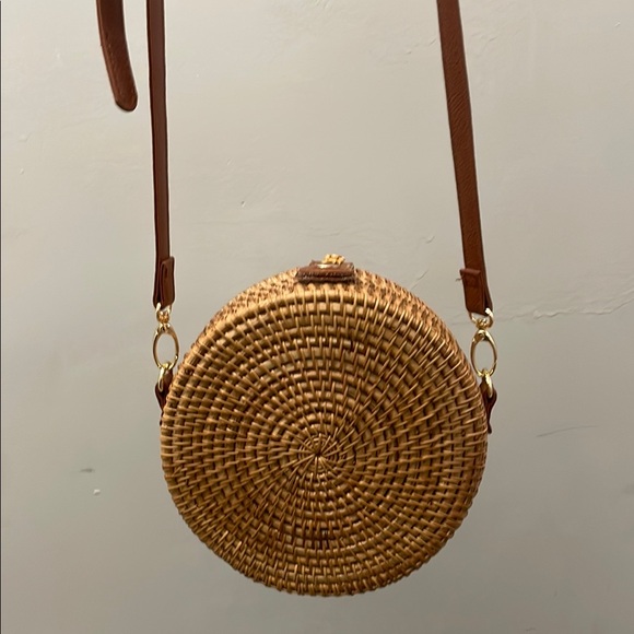 Sole Society Brown Woven Crossbody Bag Gold Hardware Snap Close Adjustable Strap - Picture 2 of 13